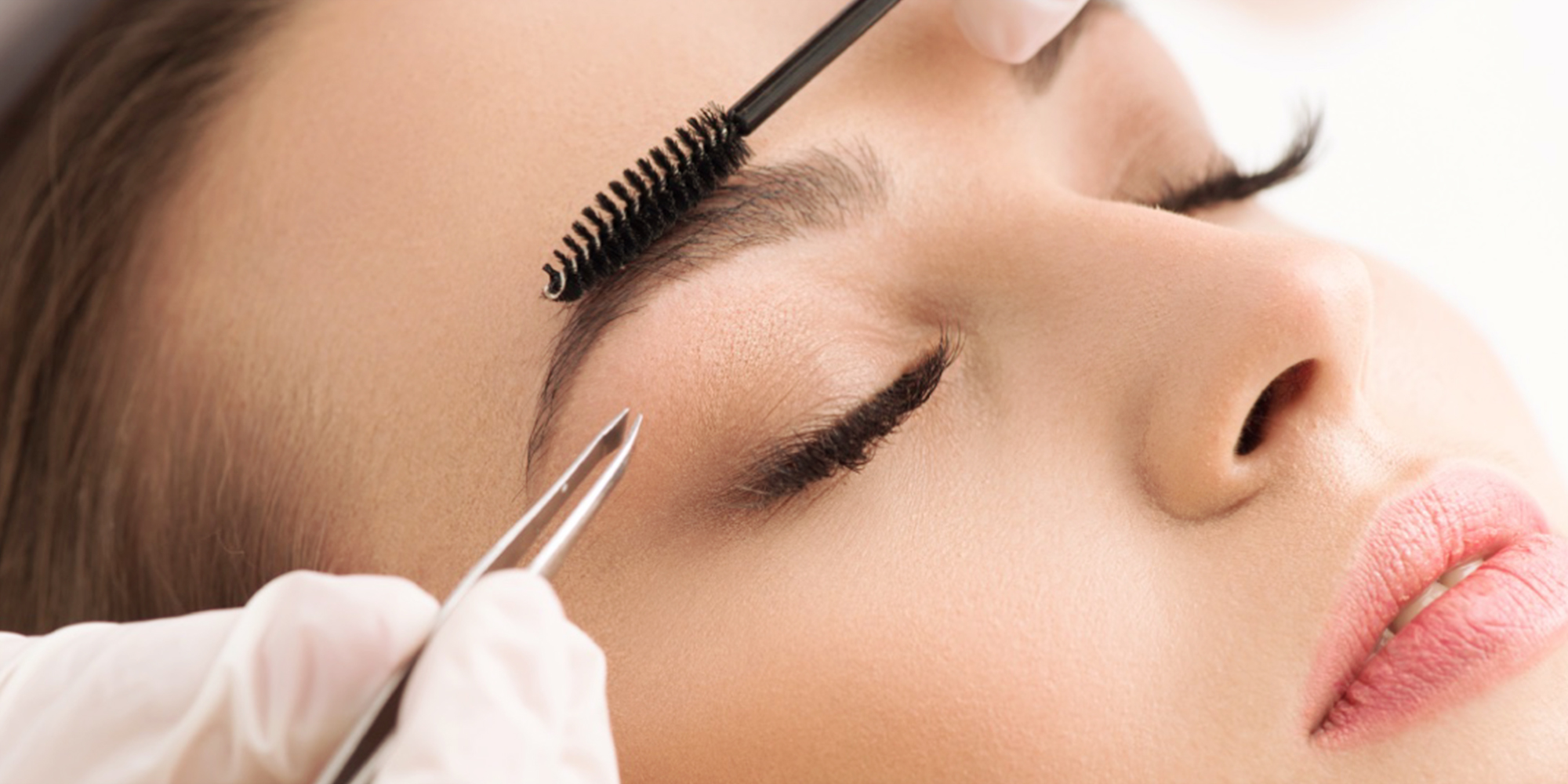 Fassonieren der Augenbrauen